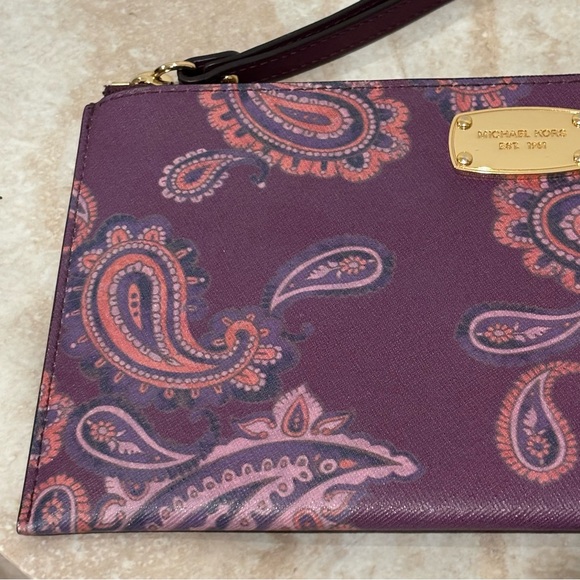 Michael Michael Kors paisley printed wristlet - Picture 2 of 10